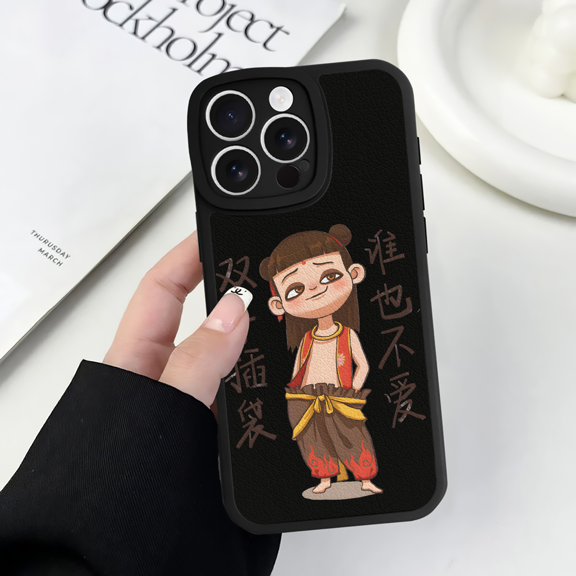 （画像用） Ne Zha 2 ナタ 魔童の大暴れ 【iPhone 16シリーズ対応】シリコンスマホケース（レザー調） 材質：シリコン